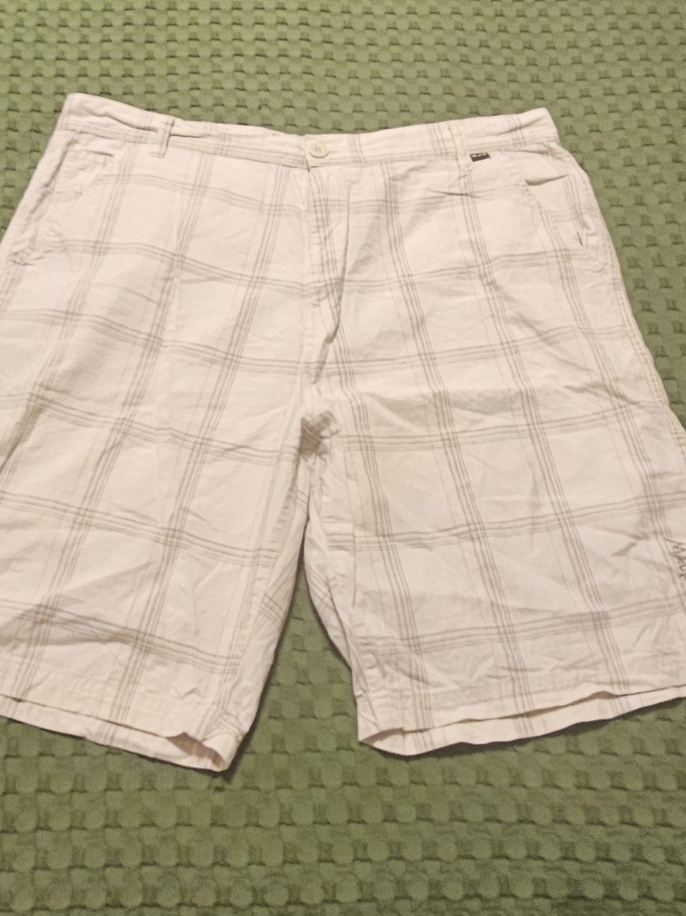 Source Unknown White Plaid Men's Cargo Shorts